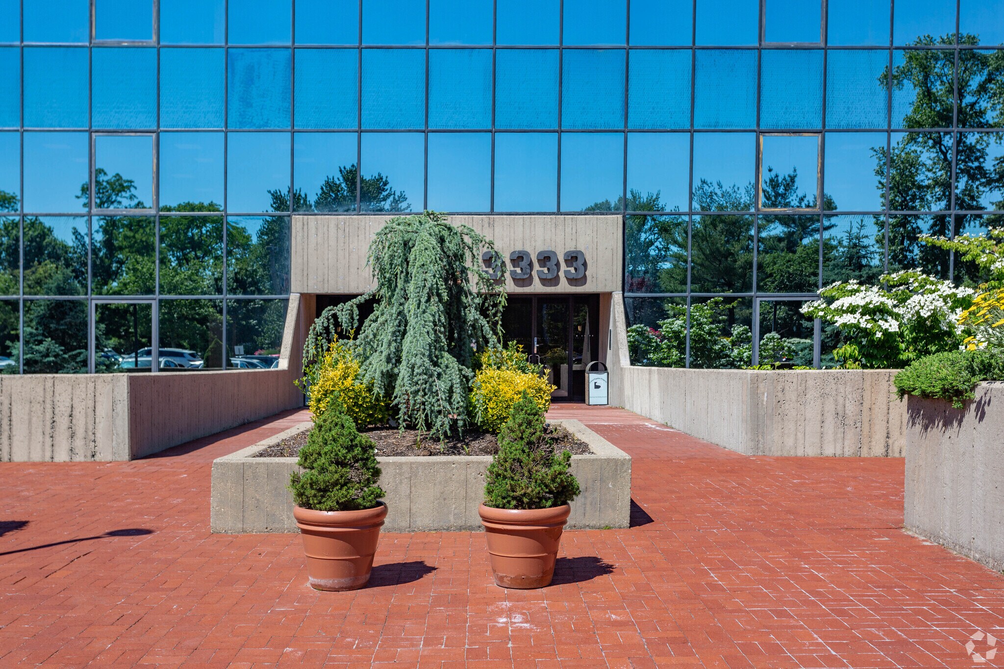 3333 New Hyde Park Rd, New Hyde Park, NY 11042 Lake Success Business