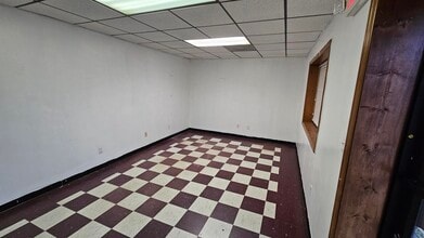 813 N Broadway, Portland, TN for lease Interior Photo- Image 2 of 6