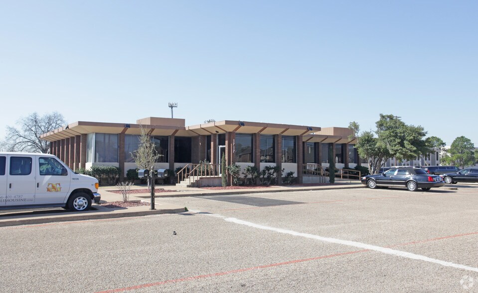 1717 W Euless Blvd, Euless, TX for sale - Primary Photo - Image 1 of 1