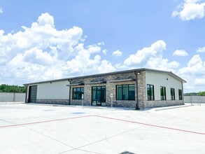 6427 Highway 105, Conroe, TX for lease Building Photo- Image 1 of 13
