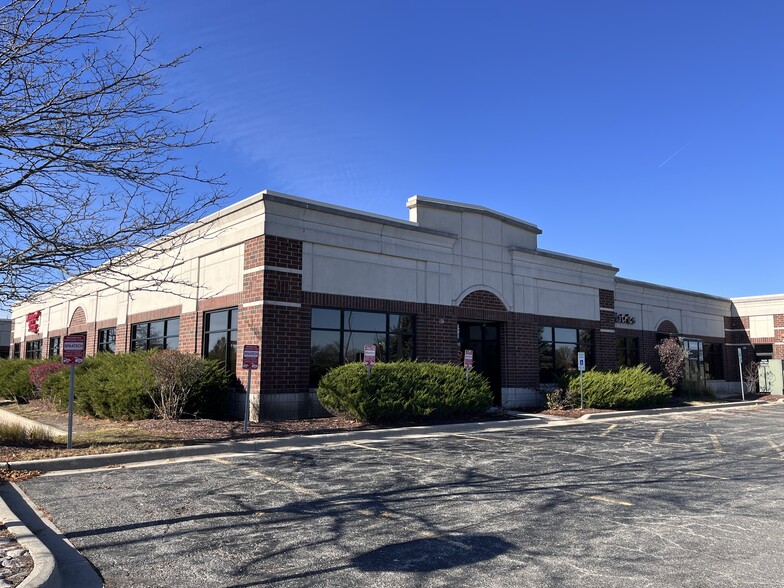 215 Remington Blvd, Bolingbrook, IL for lease - Building Photo - Image 1 of 7