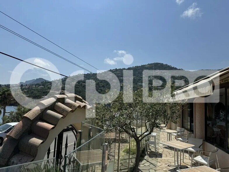 Flex in Théoule-sur-Mer for sale - Building Photo - Image 3 of 4