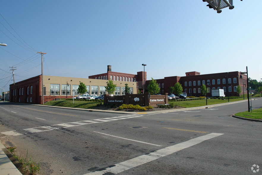 W White St, Rock Hill, SC for lease - Building Photo - Image 1 of 4