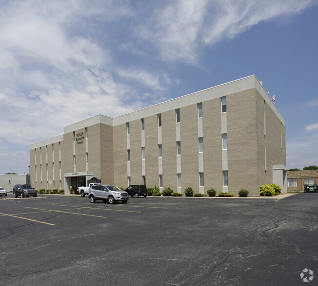 2111 Plum St, Aurora, IL for sale - Building Photo - Image 1 of 1