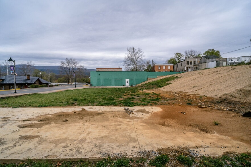 504 1st St, Shenandoah, VA for sale - Building Photo - Image 3 of 7