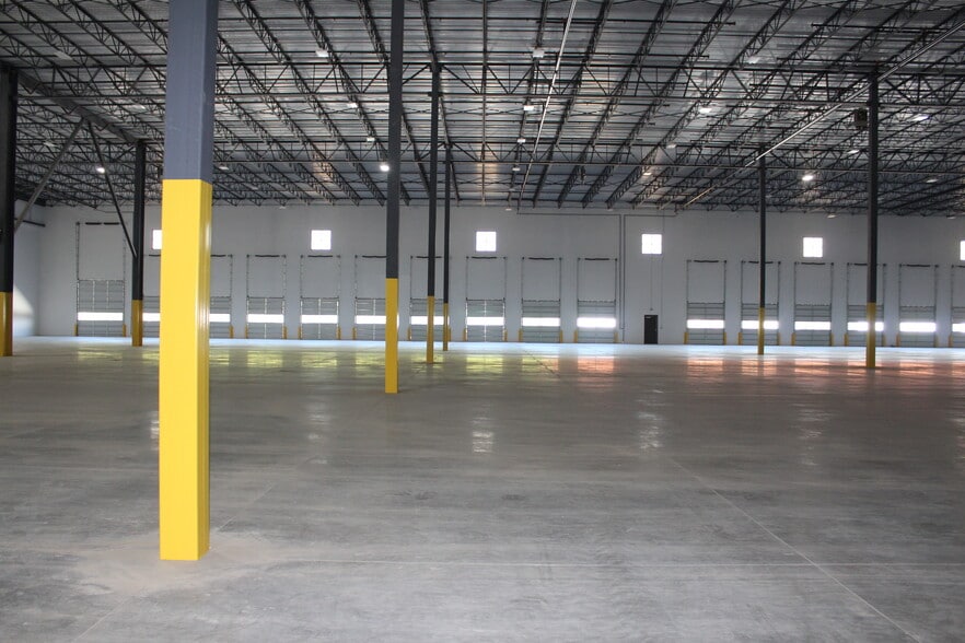 8215 Westside Industrial, Jacksonville, FL for lease - Interior Photo - Image 3 of 11