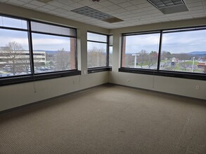 1100 Berkshire Blvd, Wyomissing, PA for lease Interior Photo- Image 2 of 8