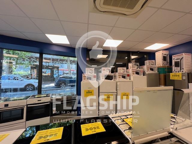 Retail in Paris for lease Building Photo- Image 1 of 10