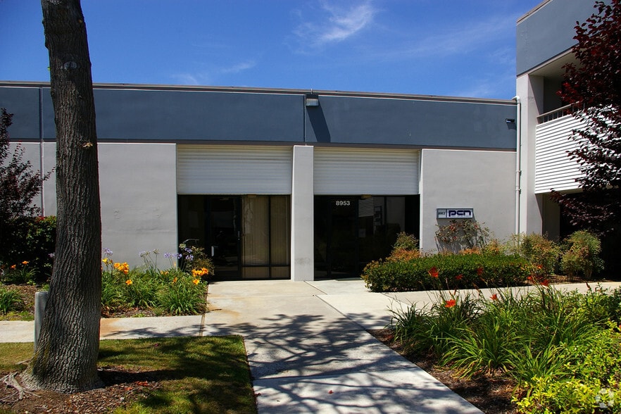8953-8993 Complex Dr, San Diego, CA for lease - Primary Photo - Image 1 of 2