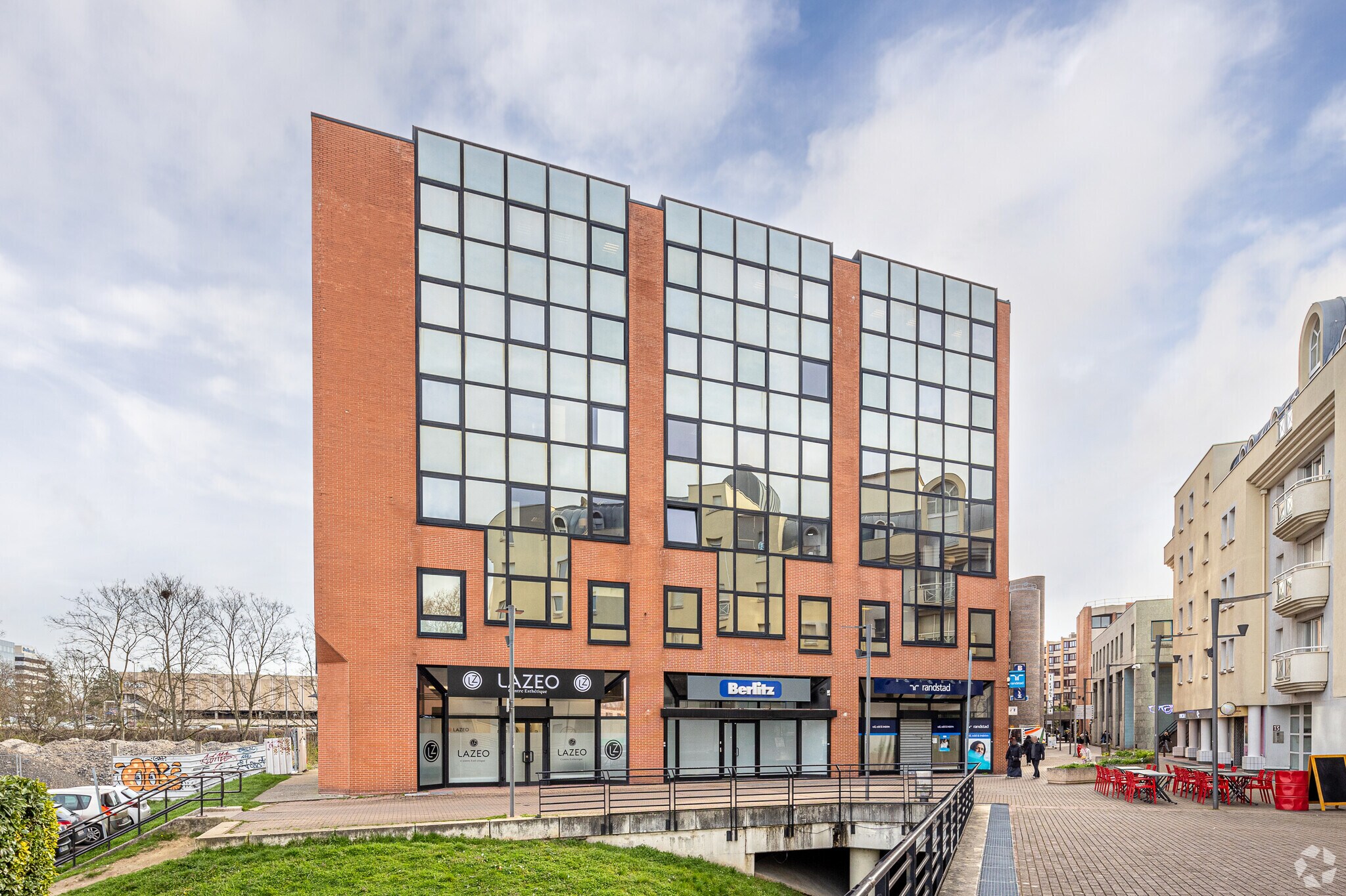 16 Rue Traversière, Cergy for lease Primary Photo- Image 1 of 14