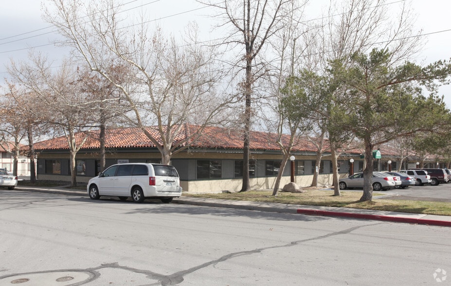 3670 Grant Dr, Reno, NV for lease - Building Photo - Image 2 of 4