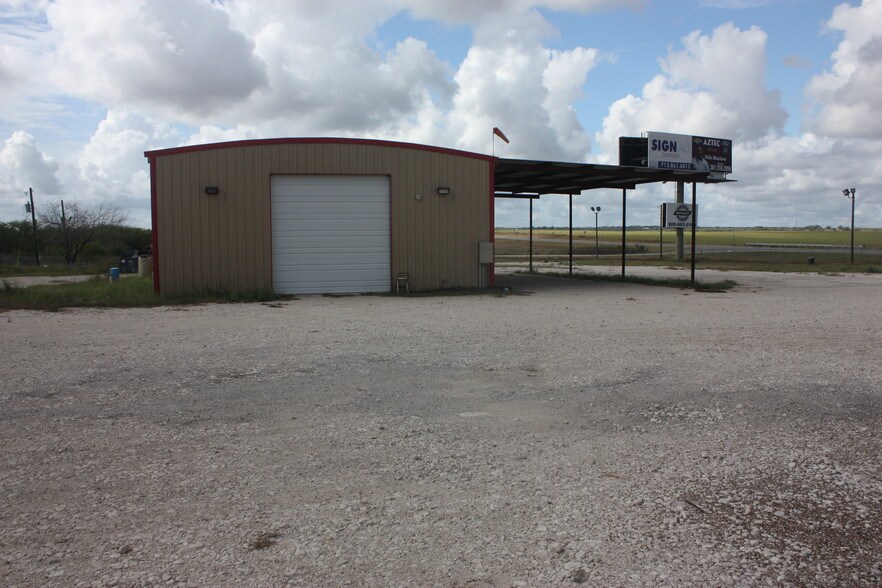 170 Fm 632, Kenedy, TX 78119