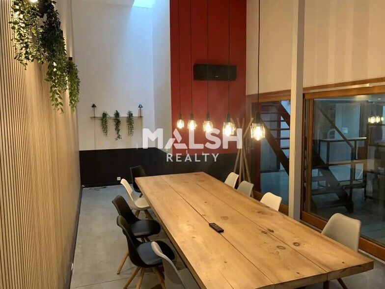 Office in Lyon for lease - Building Photo - Image 3 of 19