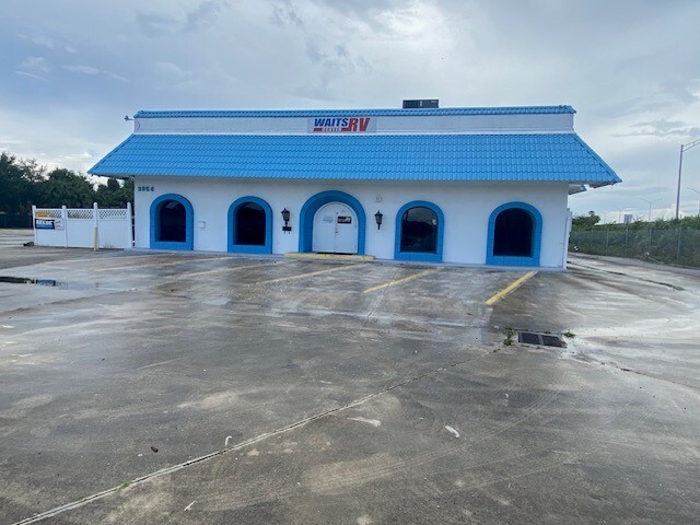 3954 Byron Dr, Riviera Beach, FL for lease Building Photo- Image 1 of 4