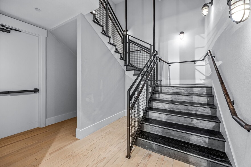 161 Summit Ave, Southlake, TX for lease - Interior Photo - Image 2 of 39