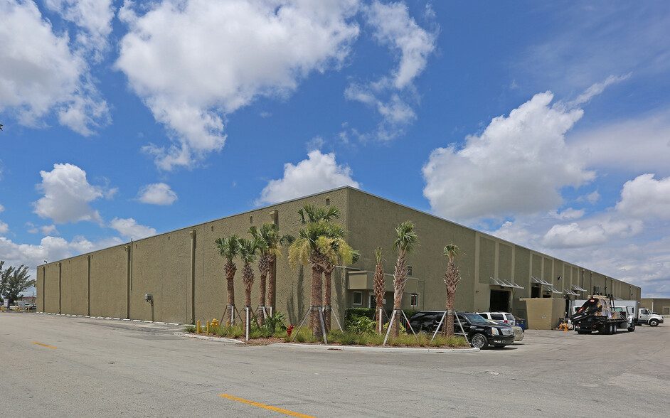 8050-8086 NW 74th Ave, Medley, FL for lease - Building Photo - Image 1 of 3