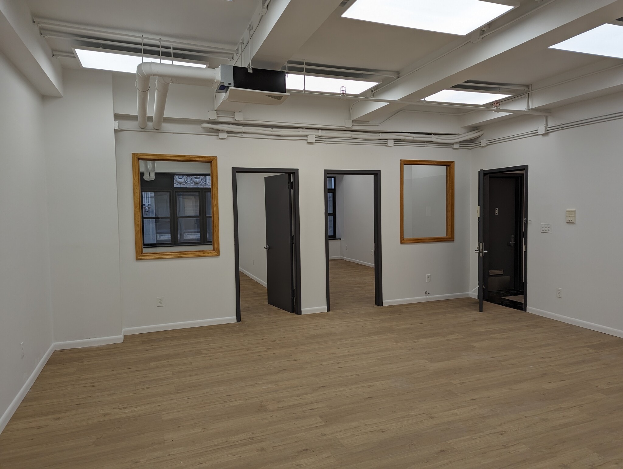 40 W 37th St, New York, NY for lease Interior Photo- Image 1 of 3