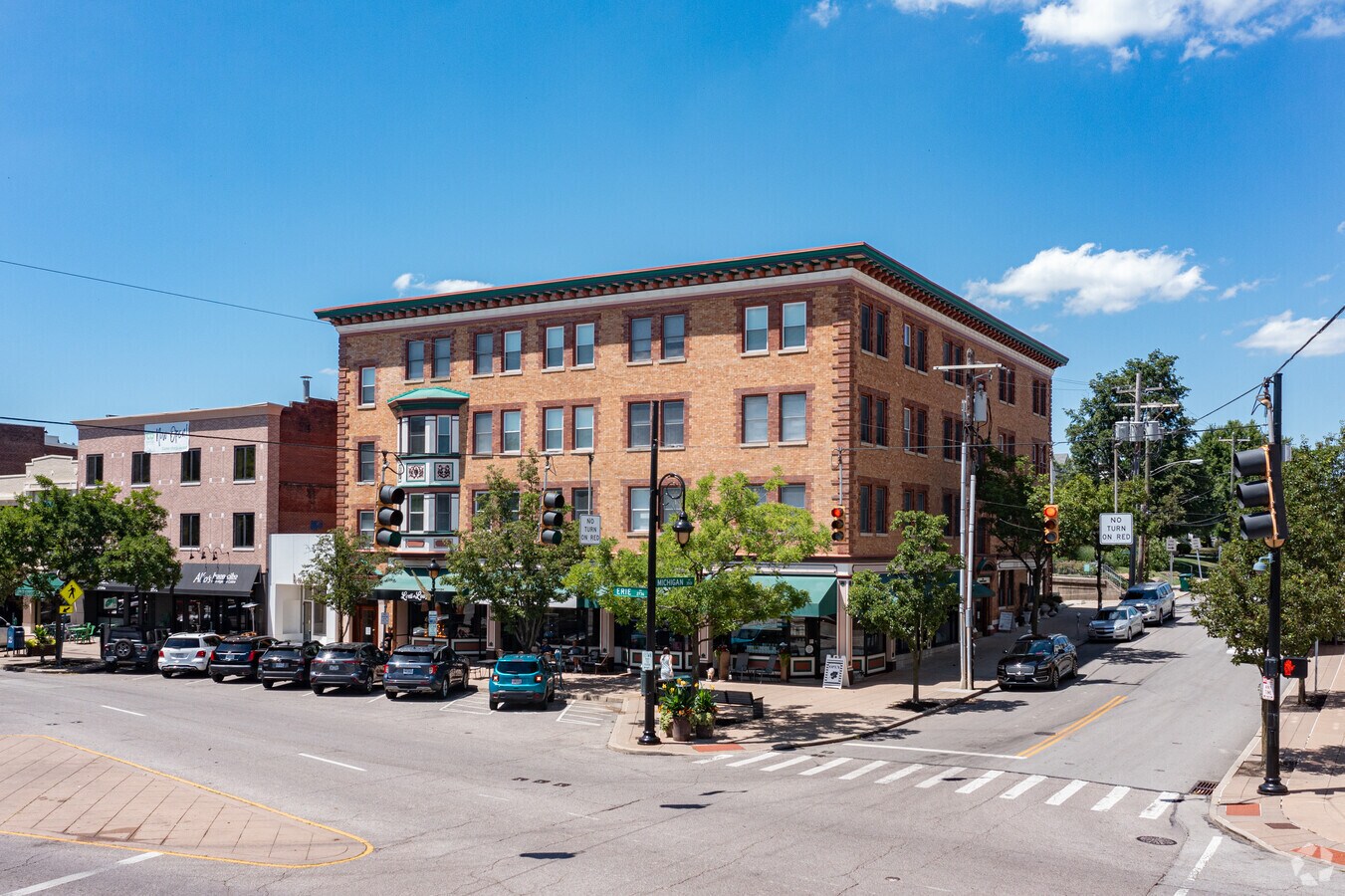 2736 Erie Ave, Cincinnati, OH 45208