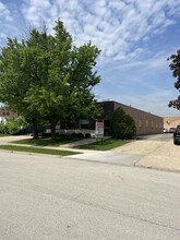 200 Seegers Ave, Elk Grove Village, IL for lease Building Photo- Image 2 of 2