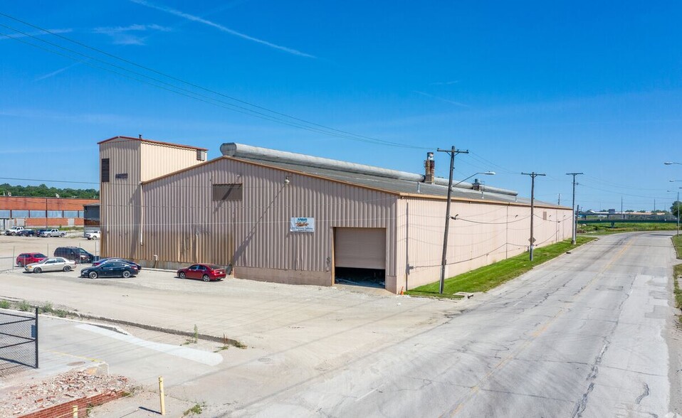 2100 Manchester Trwy, Kansas City, MO for sale - Building Photo - Image 1 of 8