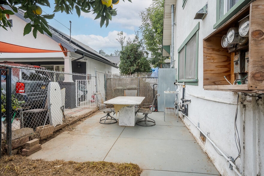 1334-1336 Yosemite Dr, Los Angeles, CA for sale - Building Photo - Image 2 of 38