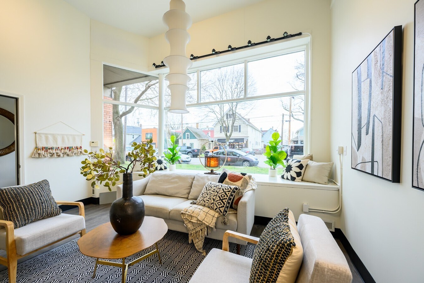 2335 W 11th St, Cleveland, OH 44113