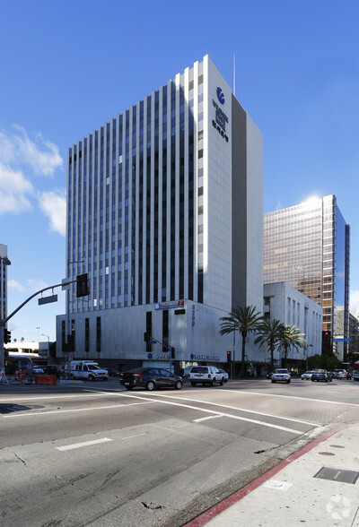 3200 Wilshire Blvd, Los Angeles, CA for lease - Building Photo - Image 1 of 22