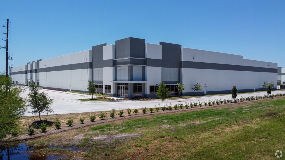 1403 Gillingham Ln, Sugar Land, TX for lease - Building Photo - Image 2 of 7