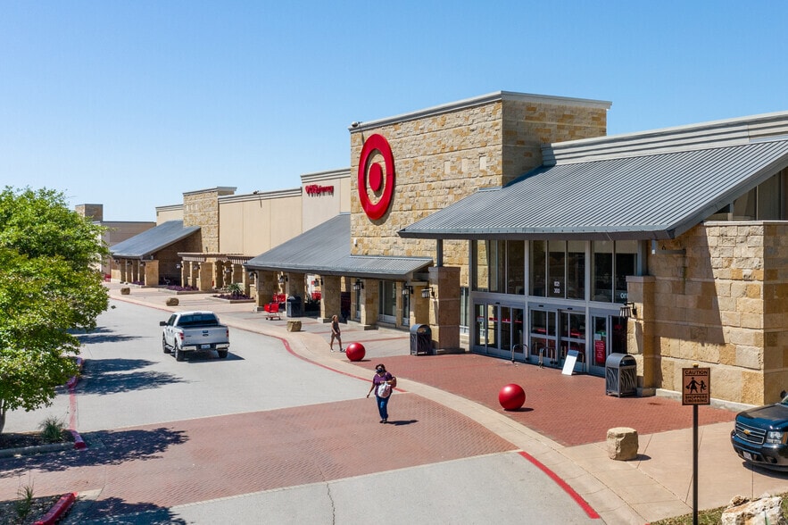 1015 W University Ave, Georgetown, TX for lease - Building Photo - Image 3 of 11