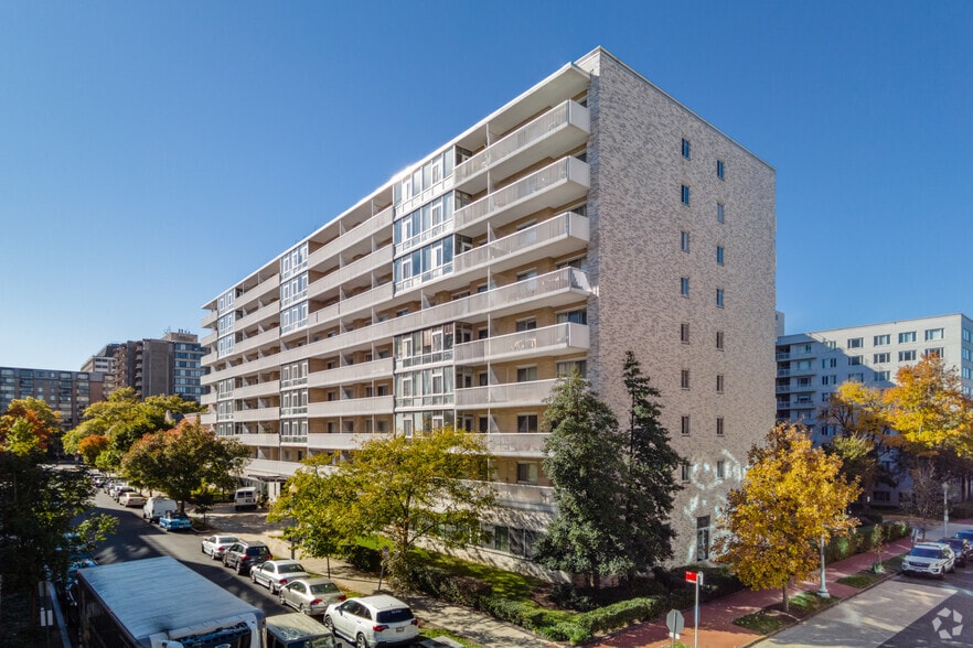 730 24th St NW, Washington, DC for sale - Primary Photo - Image 1 of 7