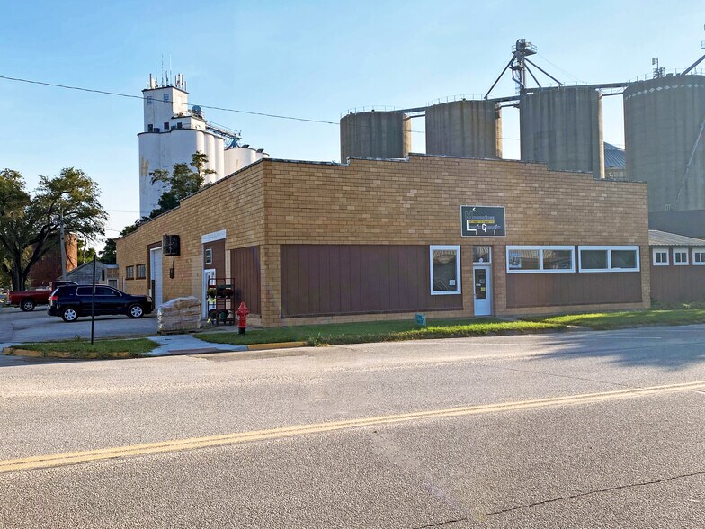 201 W Cole St, Moundridge, KS for sale - Building Photo - Image 1 of 1