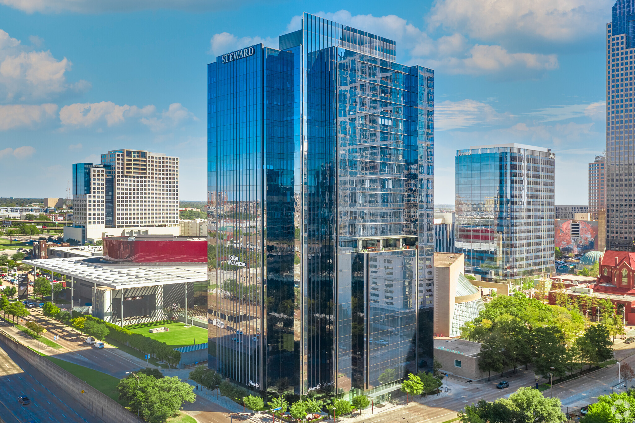 1900 N Pearl St, Dallas, TX for lease Building Photo- Image 1 of 14