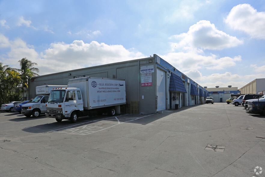 8368-8388 NW 56th St, Miami, FL for lease - Primary Photo - Image 1 of 5