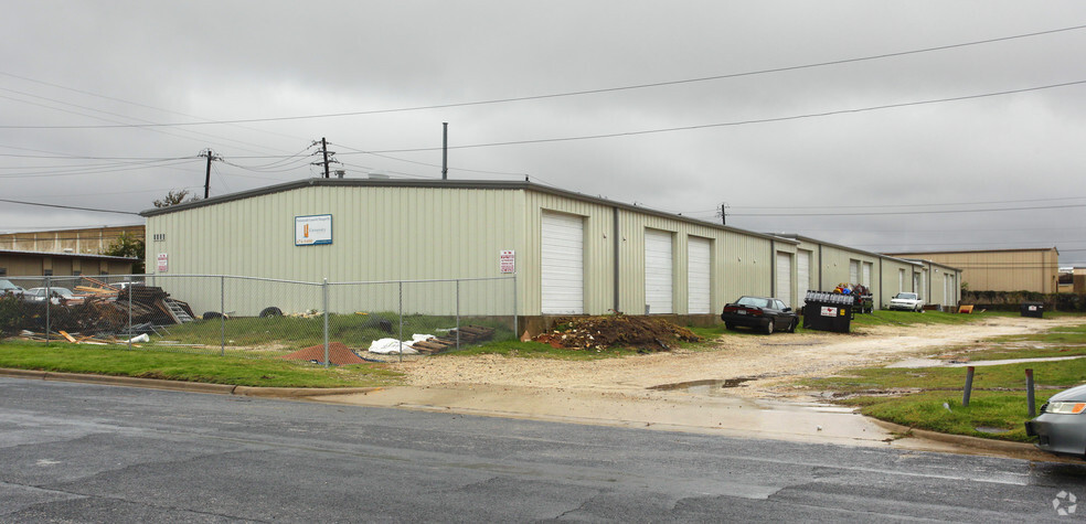 9904 Gray Blvd, Austin, TX for lease - Building Photo - Image 3 of 10