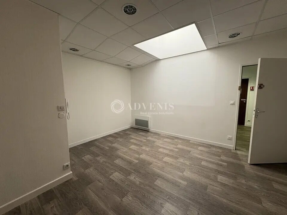 Office in Le Mans for lease Building Photo- Image 1 of 4