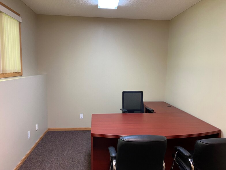 3350 Annapolis Ln N, Minneapolis, MN for lease - Building Photo - Image 3 of 13