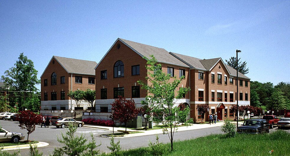 6416-6418 Grovedale Dr, Franconia, VA for sale - Building Photo - Image 1 of 1