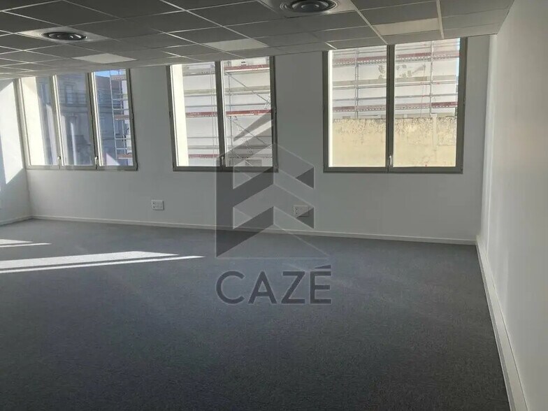 Office in Angoulême for lease - Interior Photo - Image 2 of 5