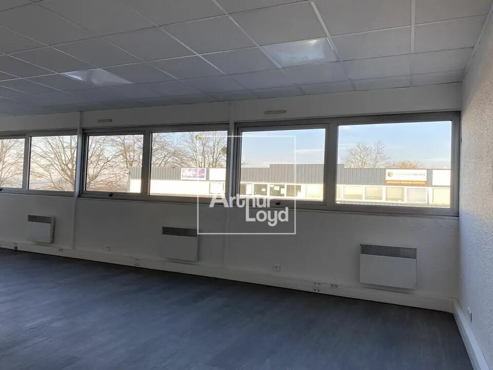 Flex in Chilly-Mazarin for lease Interior Photo- Image 1 of 3