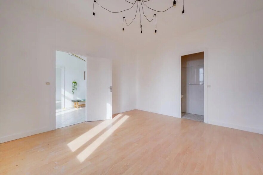 Office in Libourne for lease - Interior Photo - Image 1 of 8