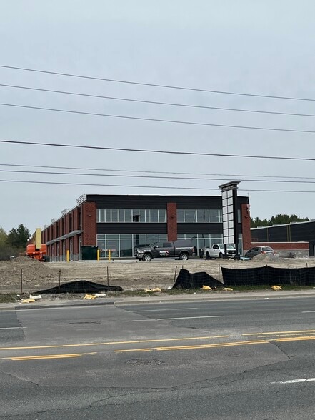 472 Taunton Rd W, Oshawa, ON for sale - Primary Photo - Image 1 of 1