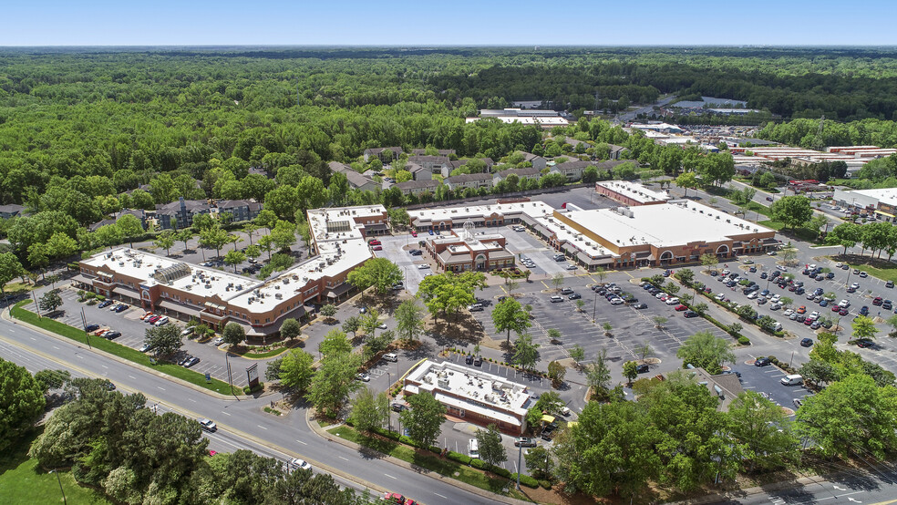 5820 E WT Harris Blvd, Charlotte, NC for lease - Building Photo - Image 1 of 17