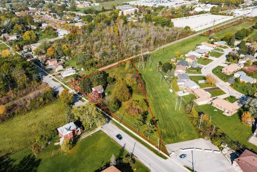 5637 McLeod Rd, Niagara Falls, ON L2G 3E4