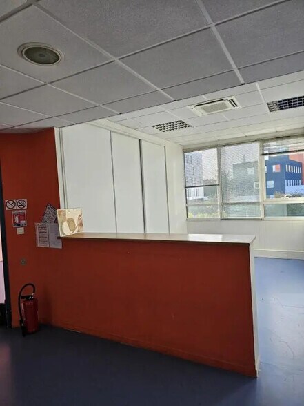 Office in Rennes for lease - Interior Photo - Image 3 of 11