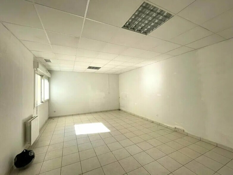 Office in Cagnes-sur-Mer for lease - Interior Photo - Image 3 of 7