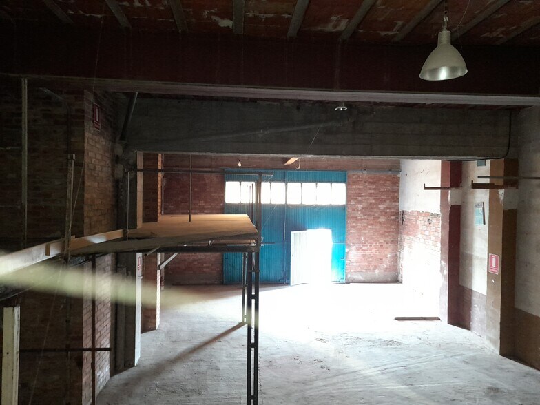 Retail in Lleida for sale - Building Photo - Image 2 of 12