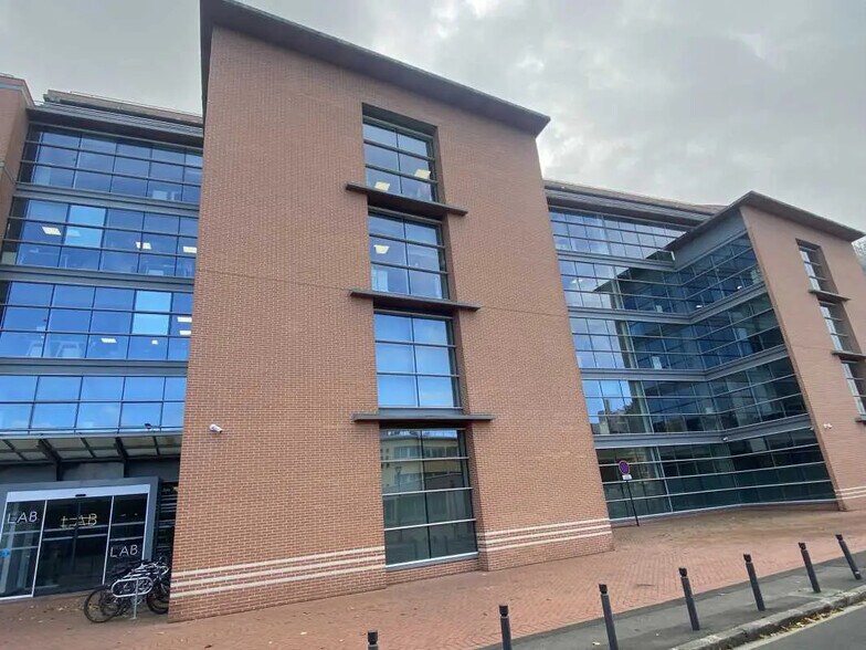 Office in Ivry-sur-Seine for lease - Building Photo - Image 2 of 5