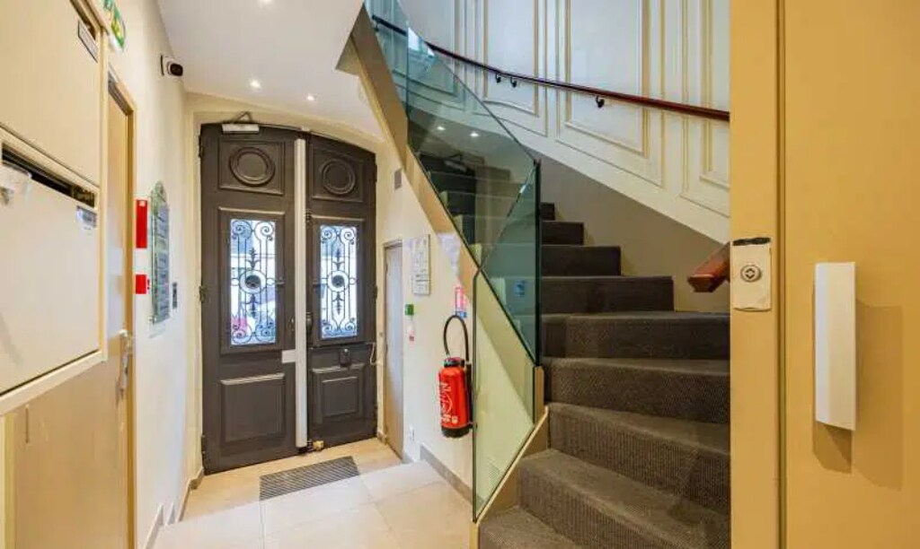 71 Rue Taitbout, Paris for lease Interior Photo- Image 1 of 2