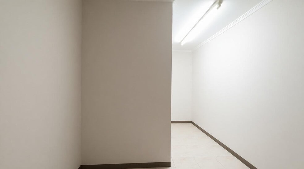 Retail in Dénia, Alicante for sale - Interior Photo - Image 1 of 9