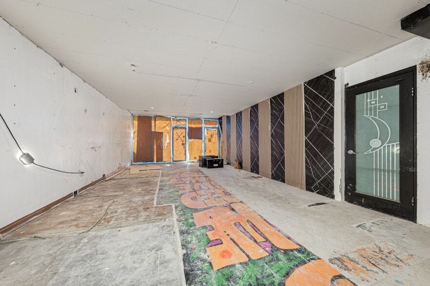 163 Eighth Ave, New York, NY for lease - Building Photo - Image 3 of 5